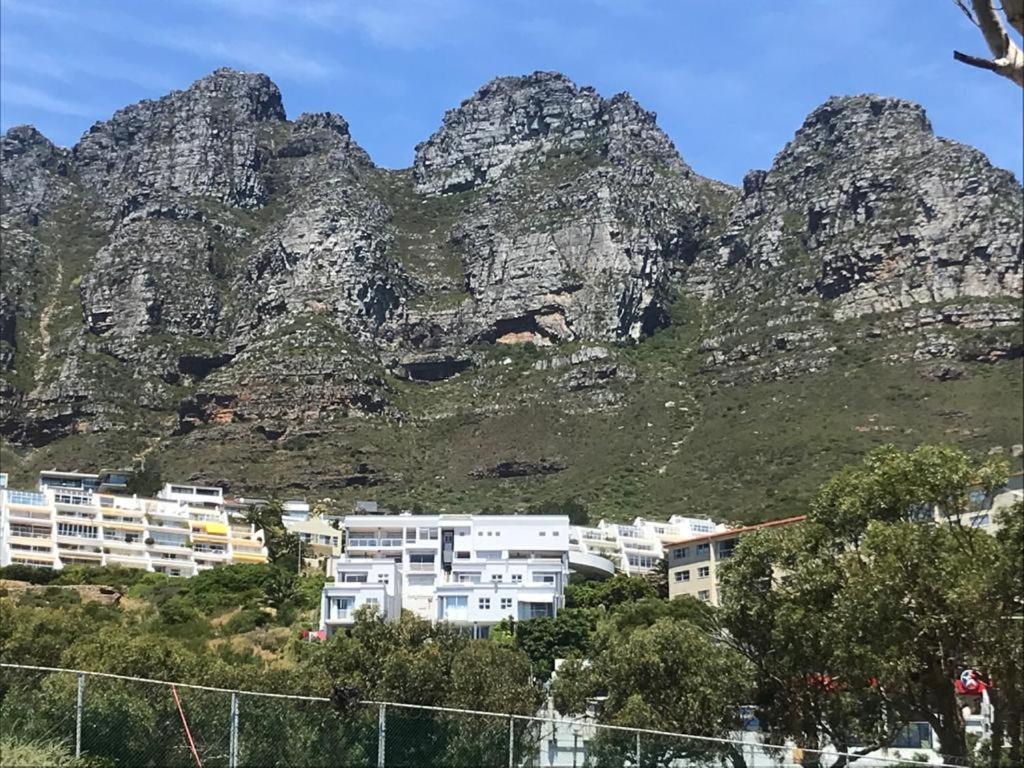 Willa Cozy Camps Bay House With Mountain And Sea View Kapsztad Zewnętrze zdjęcie