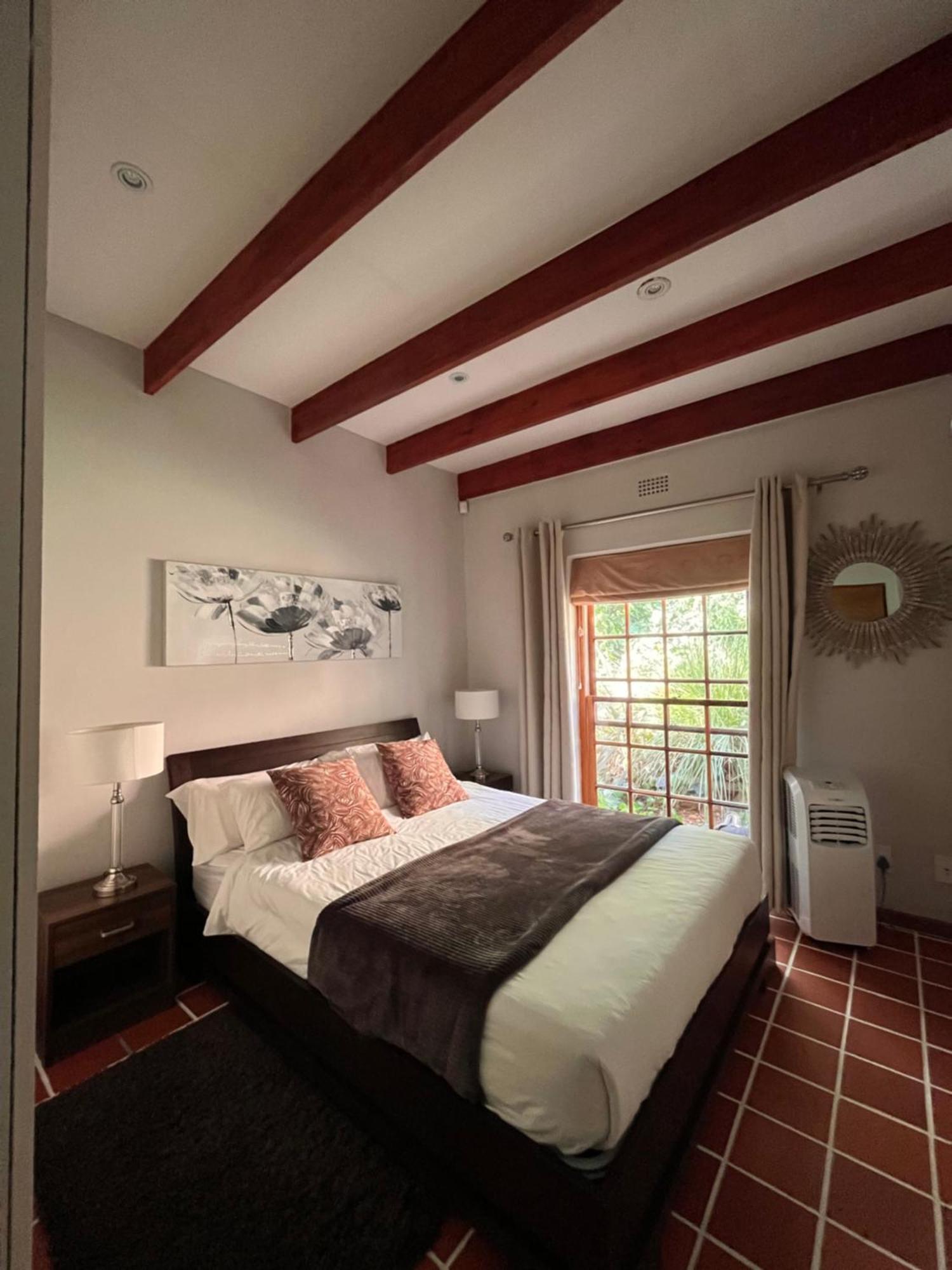 Willa Cozy Camps Bay House With Mountain And Sea View Kapsztad Zewnętrze zdjęcie